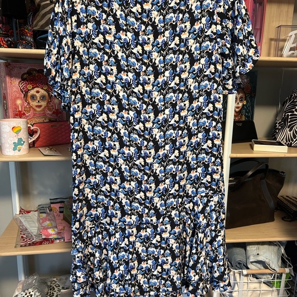 Reiss Floral Blue and Black Women's Dress NWT size 4. ( no belt ) - Picture 8 of 8